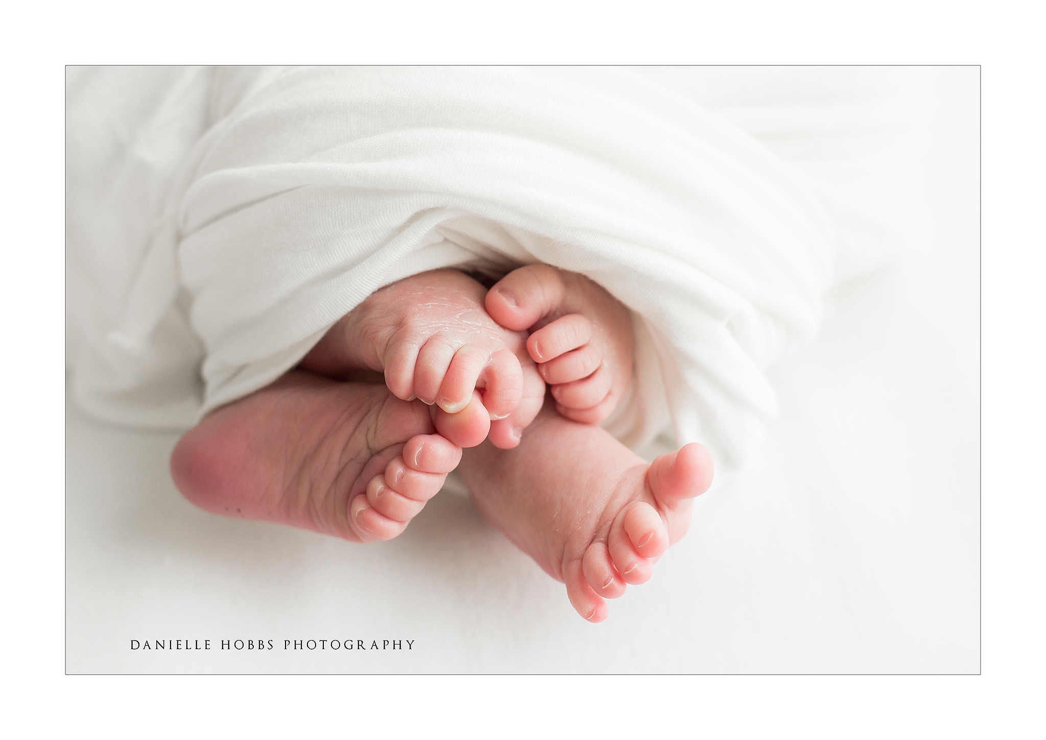 Newborn baby toes 