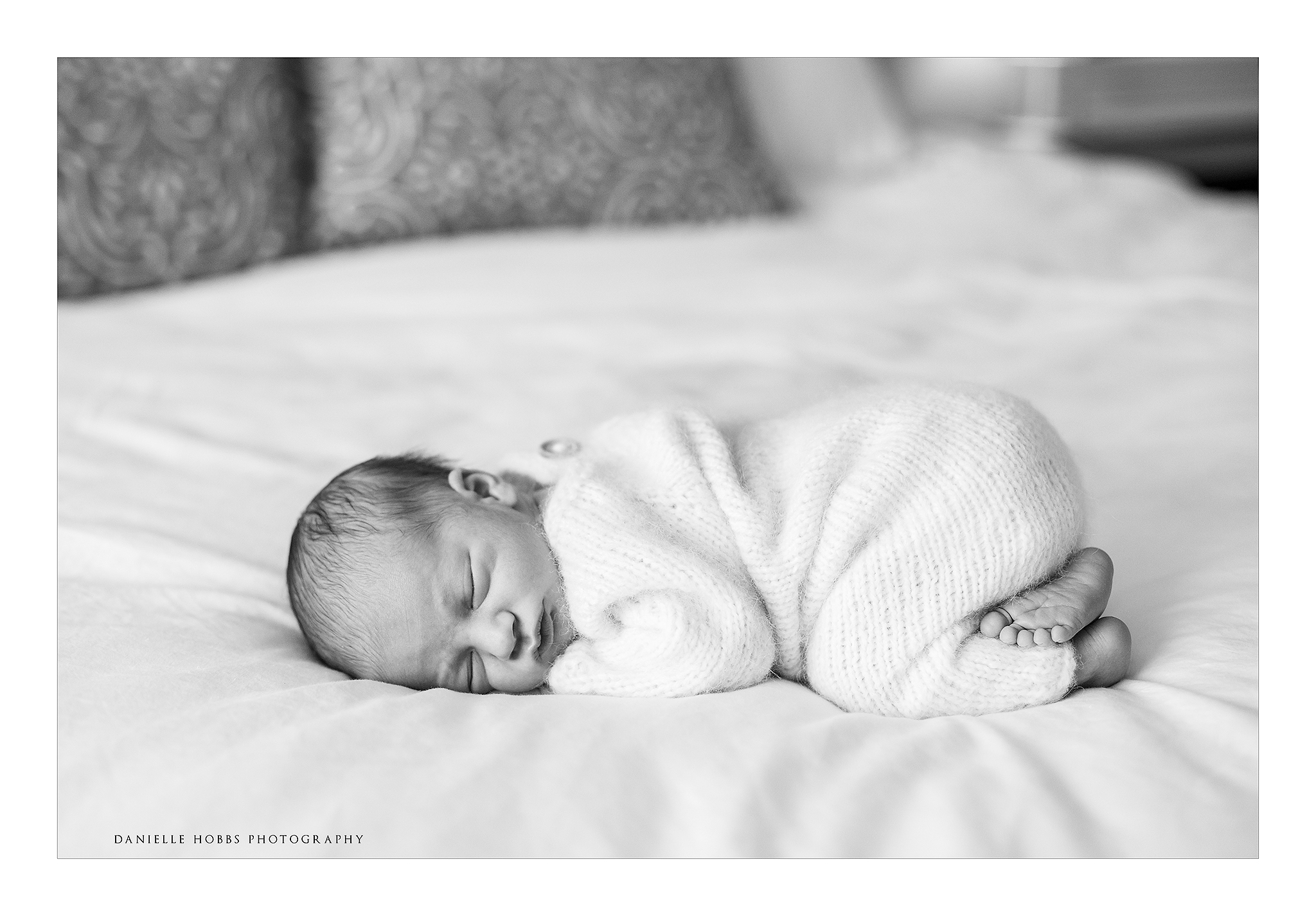Lifestyle newborn baby photo session